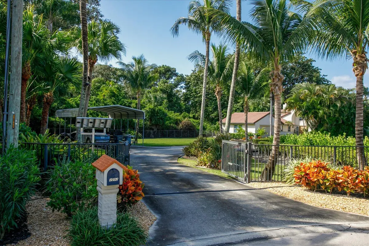 08-Gated Entrance at 2092 CIRCLE PLACE Drive, Lake Worth