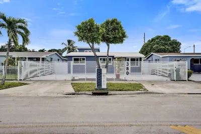 380 W 30TH Street, Hialeah – Single Family Residence for sale