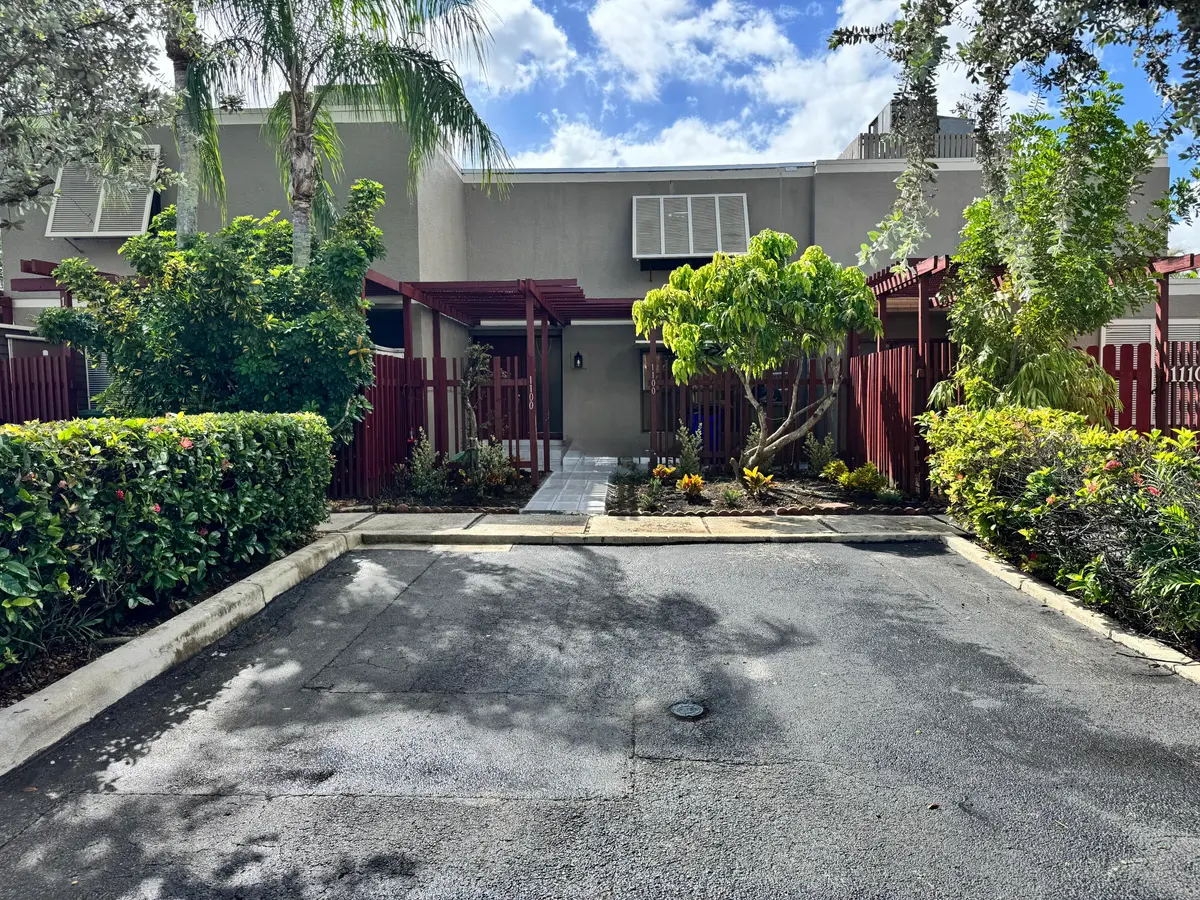 Driveway at 1100 W FAIRWAY Road 1100, Pembroke Pines