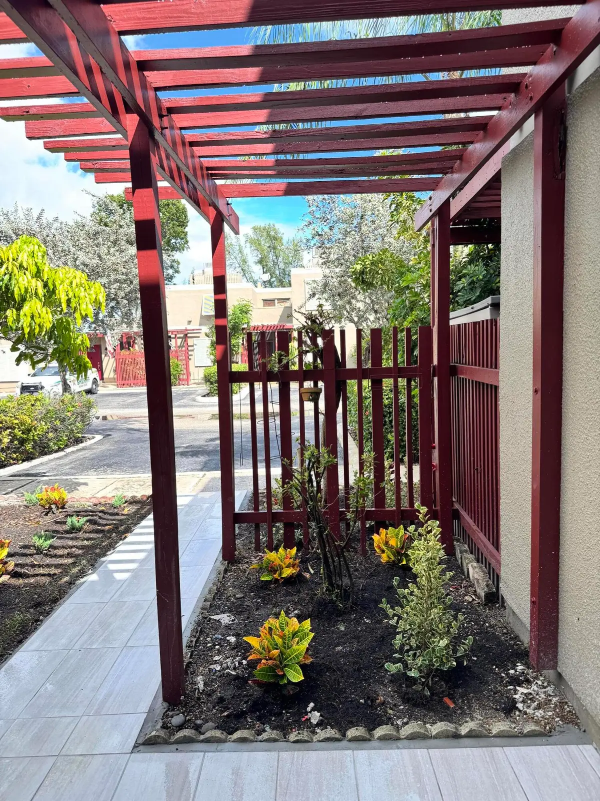 Front Garden at 1100 W FAIRWAY Road 1100, Pembroke Pines