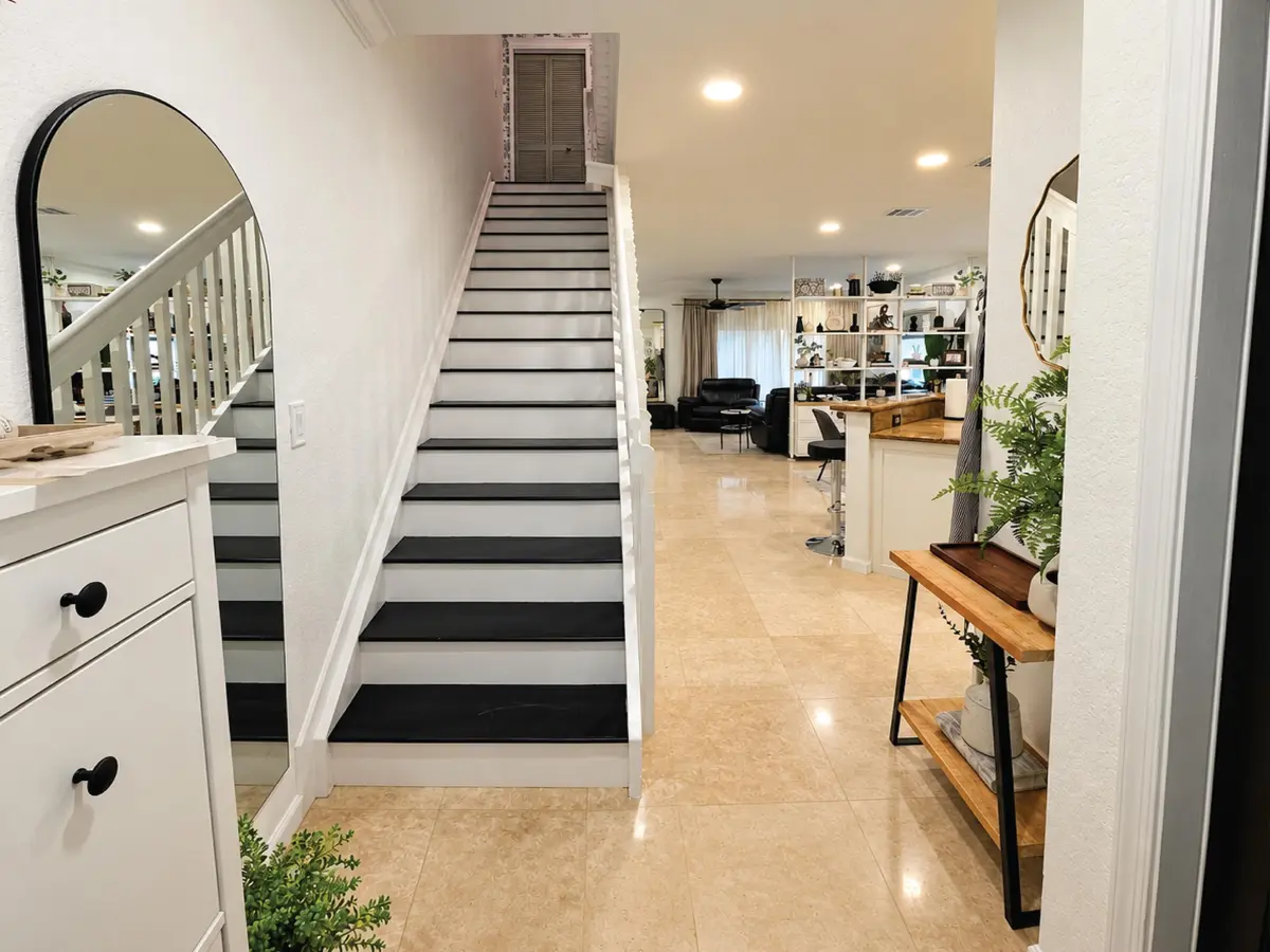 6 - Entryway 1 at 8834 S ISLES Circle, Tamarac