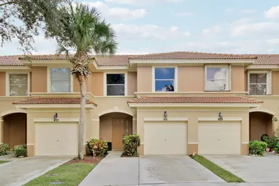 431 Rainbow Springs Terrace, Royal Palm Beach – Townhouse for sale
