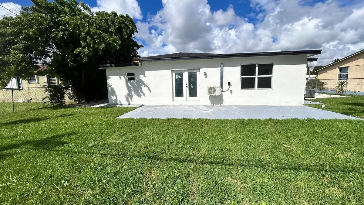 1140 NW 111TH Street, Miami, FL – photo 3