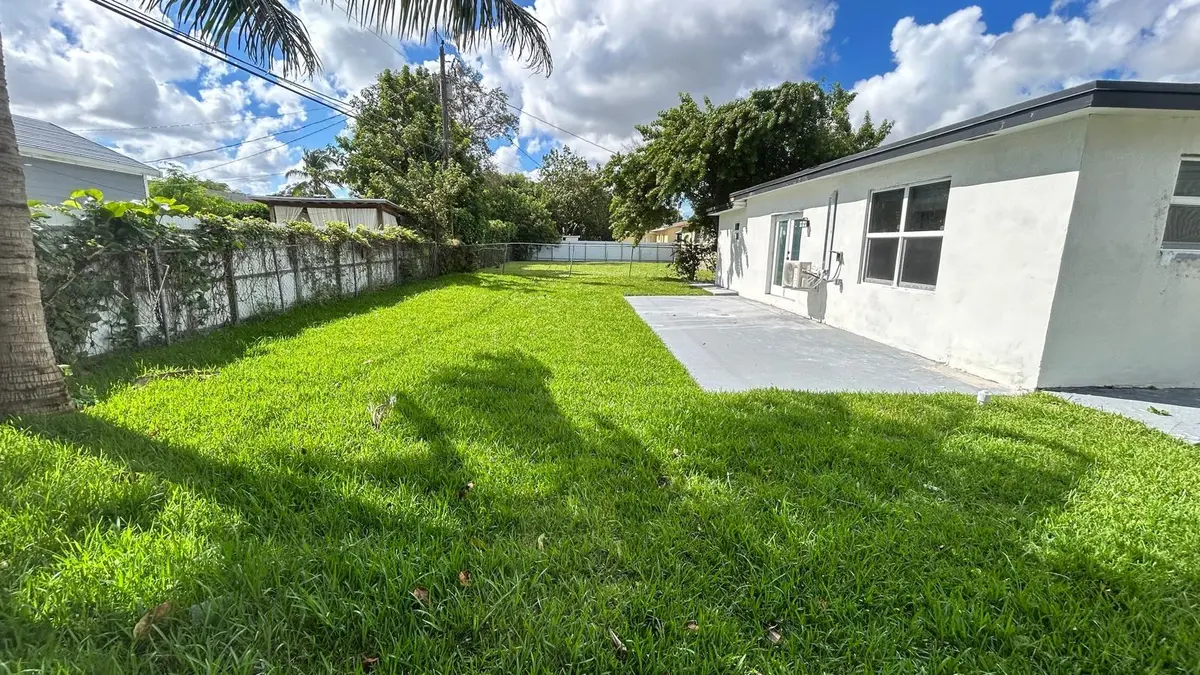 1140 NW 111TH Street, Miami, FL – photo 4