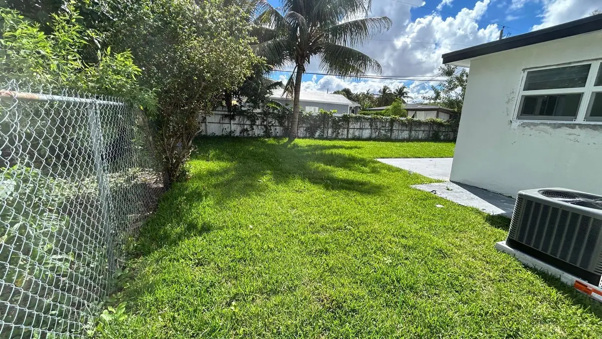 1140 NW 111TH Street, Miami, FL – photo 5