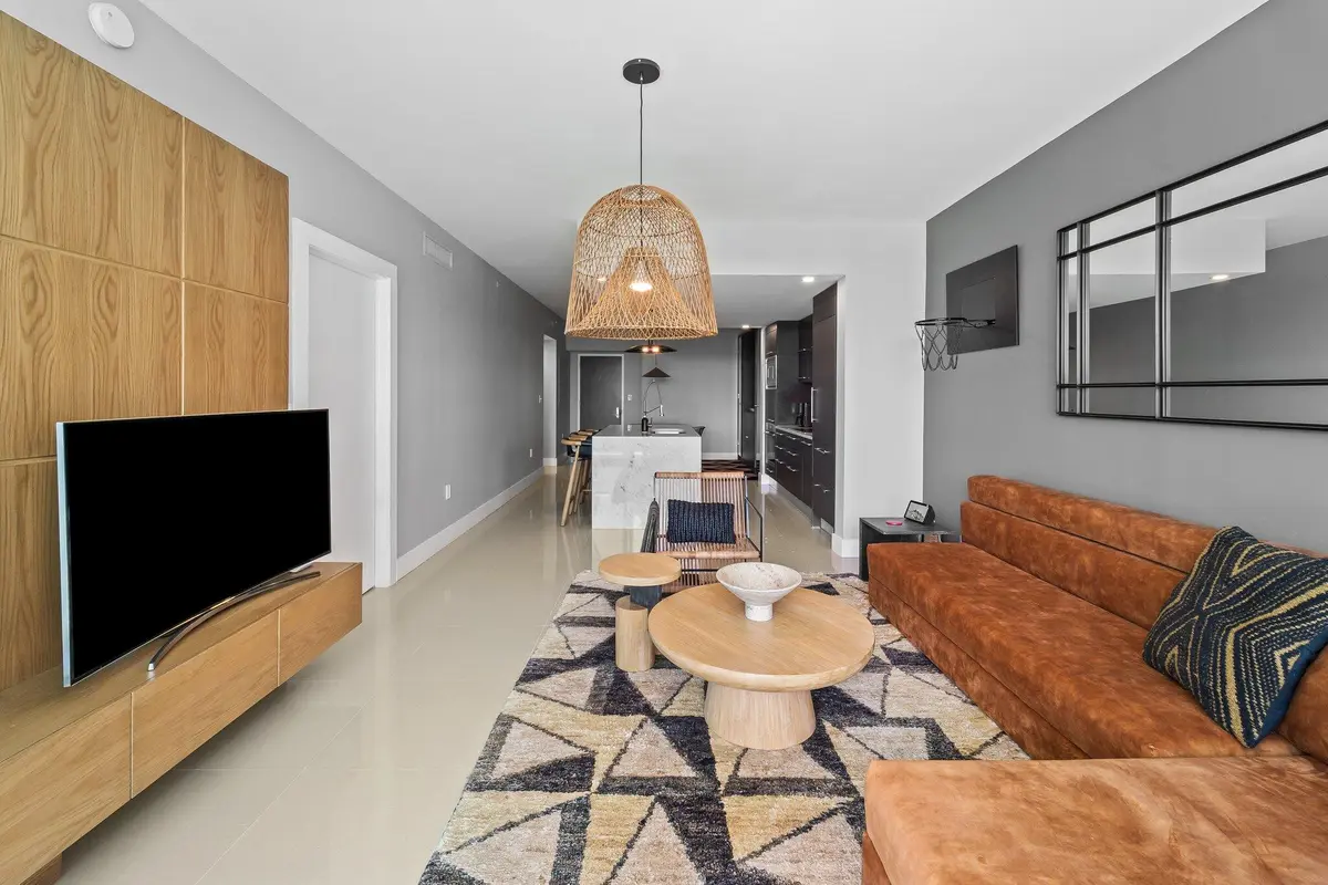 9-web-or-mls-BEC09803 at 900 Biscayne Boulevard 403, Miami