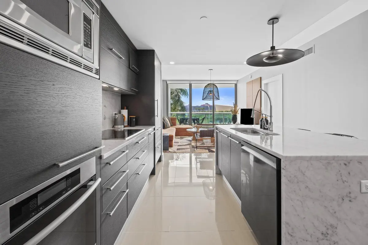5-web-or-mls-BEC09787 at 900 Biscayne Boulevard 403, Miami