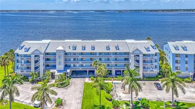 10 NE Plantation Road 101, Stuart – Condominium for rent