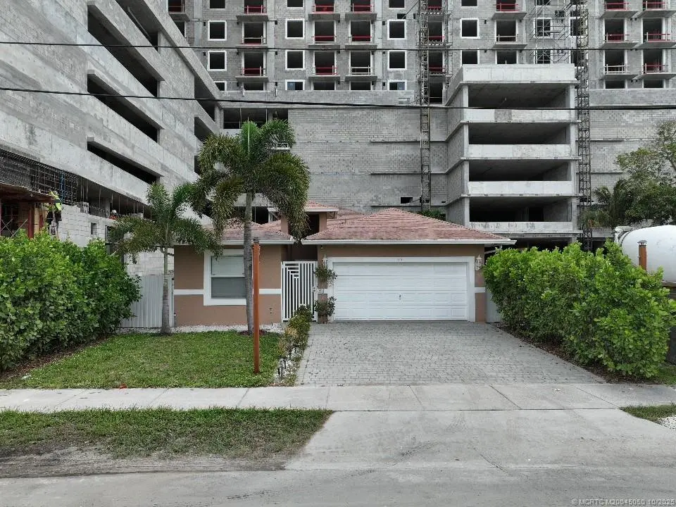 Photo 4 at 115 SW 1st Court, Dania Beach