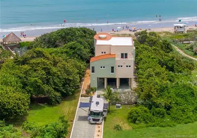 10330 S Ocean Drive, Hutchinson Island – Single Family Residence for sale