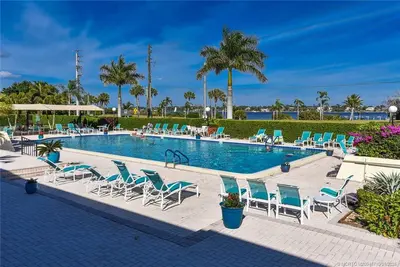 1800 SE Saint Lucie Boulevard 3-308, Stuart – sold