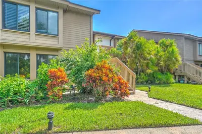 233 NE Edgewater Drive 201, Stuart – Condominium for rent