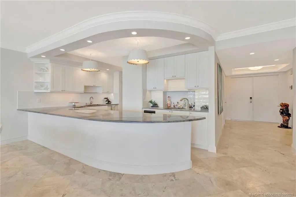 Entertain with ease at 2001 SE Sailfish Point Boulevard 303, Stuart