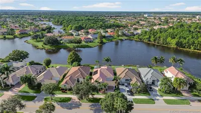 618 SW Lake Charles Circle, Port St. Lucie – sold