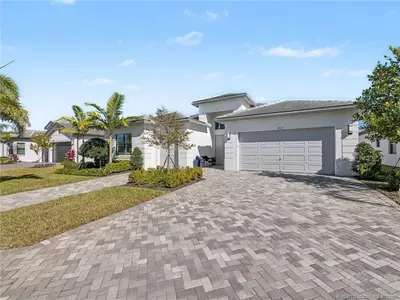 12433 SW Crystal Cove Drive, Port St. Lucie – sold