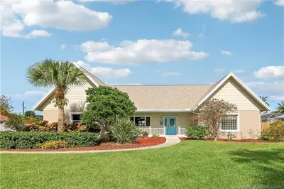 5439 SE Horseshoe Point Road, Stuart – sold
