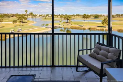 40 NE Plantation Road 403, Stuart – sold