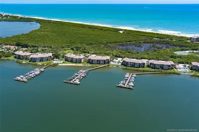 4680 NE Sandpebble Trace 305, Stuart – Condominium for sale