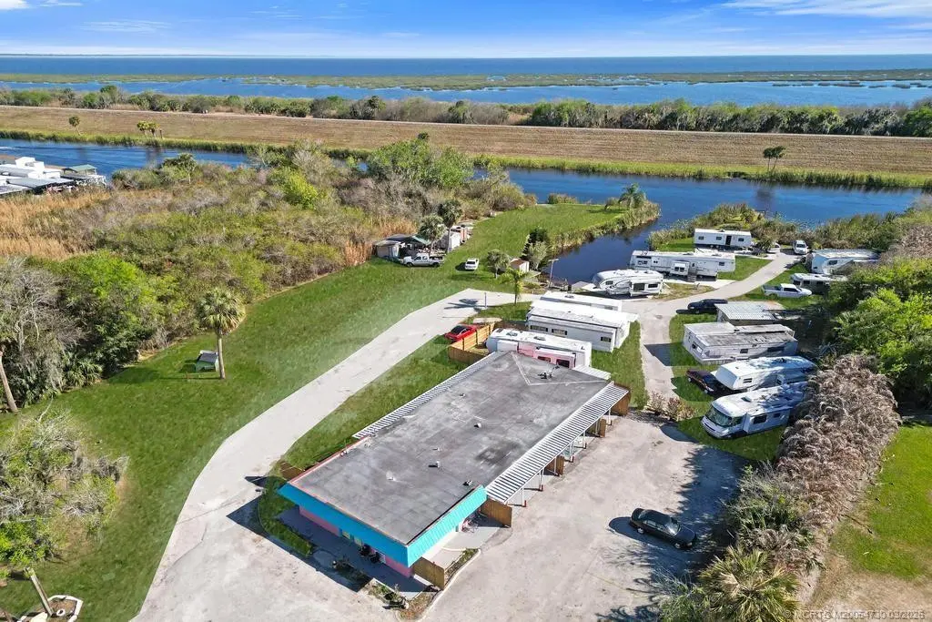 Photo 2 at 1422 Us Highway 441 Way 32, Okeechobee