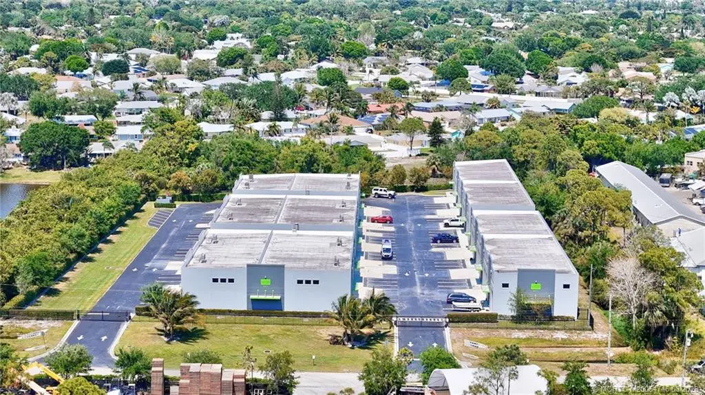 Wide isles at 861 NE Industrial Boulevard 13, Jensen Beach