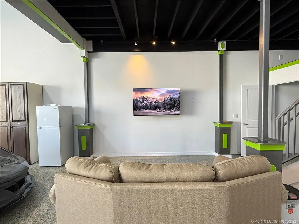 Relax in the lounge at 861 NE Industrial Boulevard 13, Jensen Beach