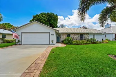 3160 SE Gran Via Way, Stuart – Single Family Residence for sale