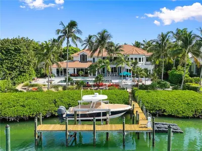 6460 SE Harbor Circle, Stuart – Single Family Residence for sale