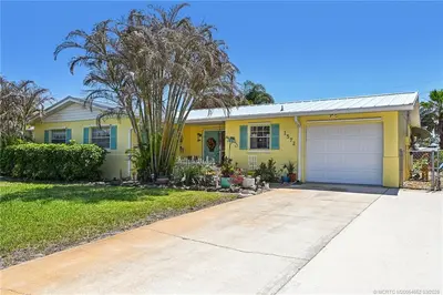 1572 NE 22nd Street, Jensen Beach – sold