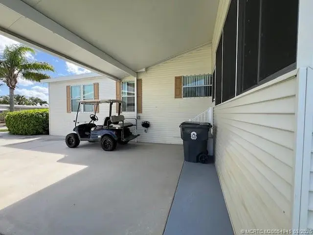 Photo 3 at 6283 Birch Lane, Lantana