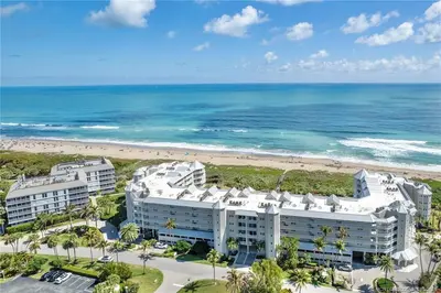 579 NE Plantation Road S303, Stuart – sold