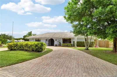 4379 SE Tall Pines Avenue, Stuart – sold