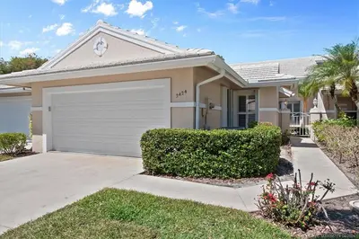 2424 SW Foxpoint Trail, Palm City – Villa for sale