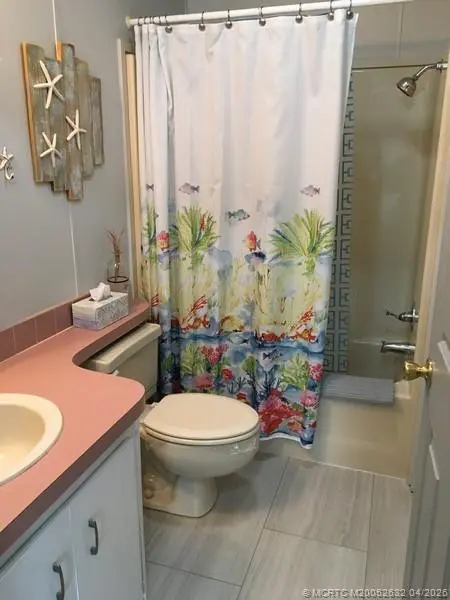 Guest Bath at 14532 SW Divot Drive, Indiantown