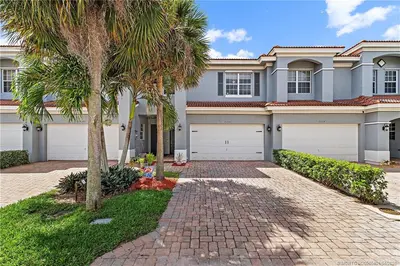 2170 SW Cape Cod Drive, Port St. Lucie – Townhouse for sale