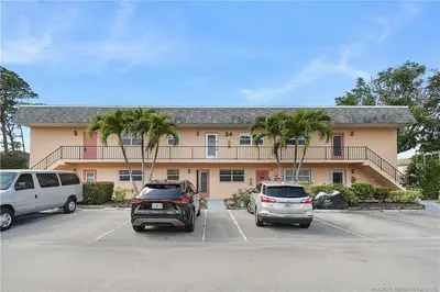 2950 SE Ocean Boulevard 34-5, Stuart – Condominium for sale