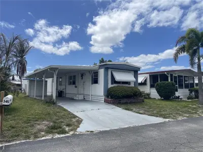 345 NE Tropicalia Lane, Jensen Beach – Mobile Home for sale