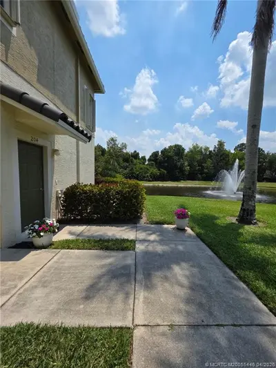 1560 SE Hampshire Way 204, Stuart – Condominium for sale