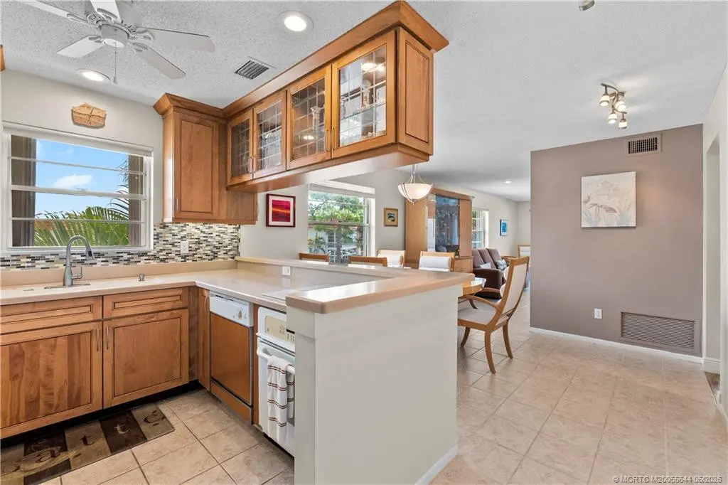 Photo 2 at 2600 SE Ocean Boulevard EE15, Stuart