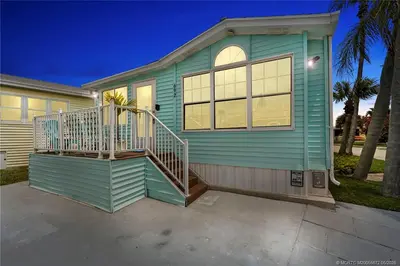 692 Nettles Boulevard, Jensen Beach – sold