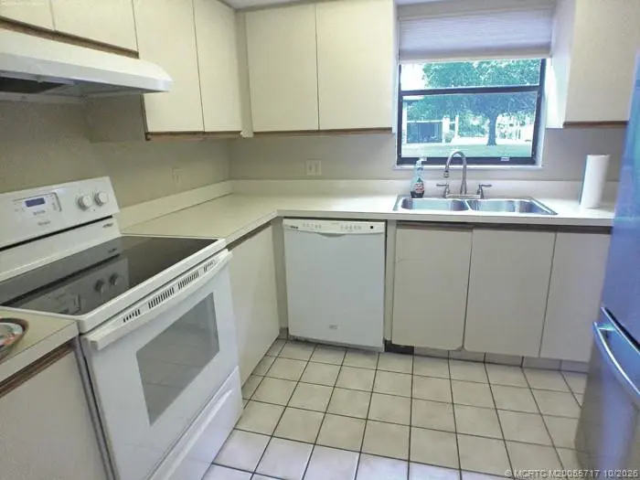 Photo 4 at 121 SW South River Drive 105, Stuart