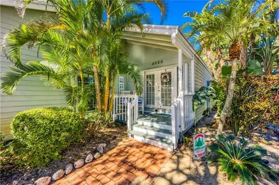 4060 NE Breakwater Drive, Jensen Beach – Single Family Residence for sale