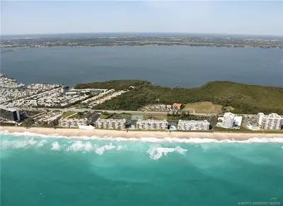 10200 S Ocean Drive 110, Jensen Beach – Condominium for sale