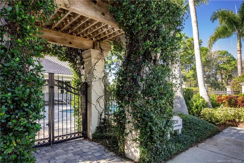 Beauty Abounds! at 939 SE Willoughby Trace 4-5, Stuart