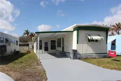605 NE South Seas Way, Jensen Beach – Mobile Home for sale