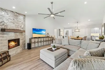 164 SE Crestwood Circle 8-64, Stuart – Condominium for sale