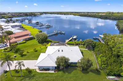 1007 SE Kitching Cove Lane, Port St. Lucie – Single Family Residence for sale