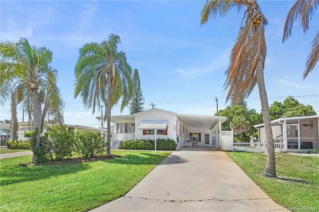 Photo 2 at 7149 SE Ridgeway Terrace, Hobe Sound
