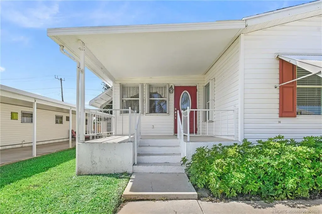 Front porch at 7149 SE Ridgeway Terrace, Hobe Sound