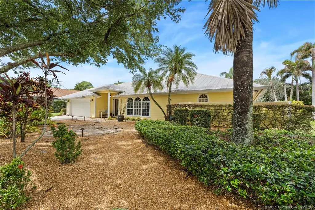 Photo 2 at 972 SW Hunt Club Circle, Palm City
