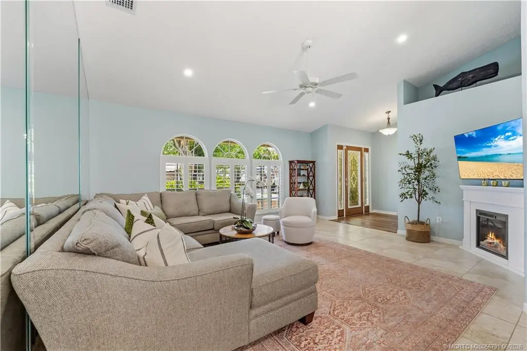 Photo 6 at 972 SW Hunt Club Circle, Palm City